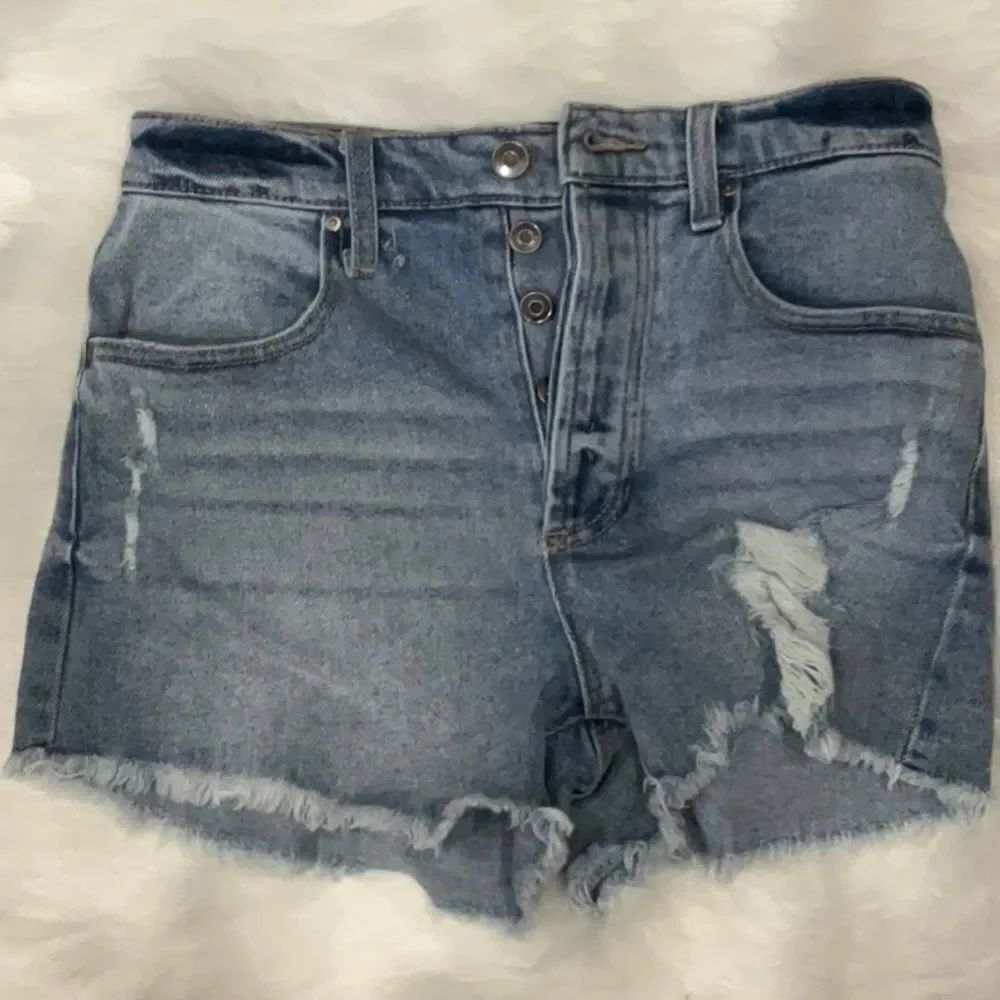 Shorts - Picture 1 of 4
